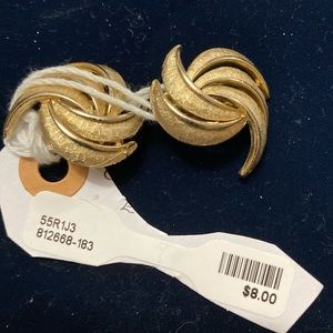 Vintage Gold Metallic Curved clip-on Earrings